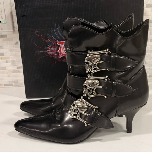 Pleaser Women's Black Pointed Skull Buckle Ankle Boots - Picture 5 of 7